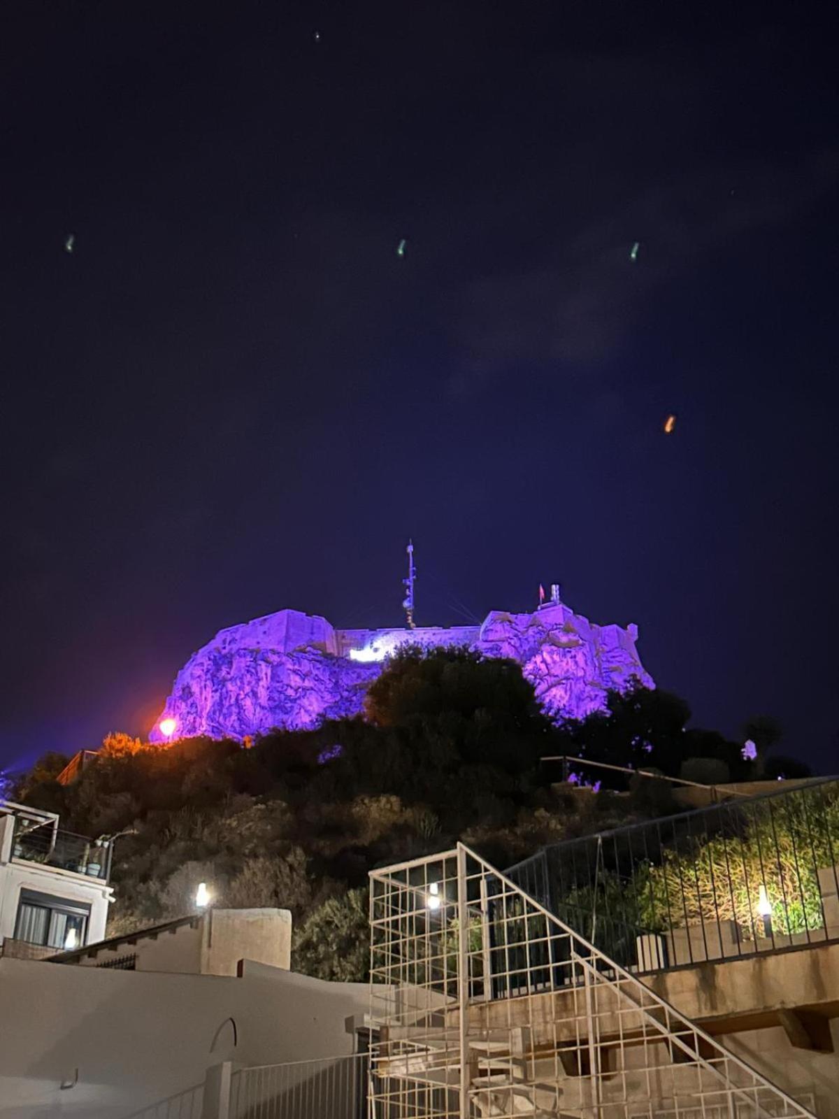 Private Terrace-Romantic-Sea, Castle Views-Central อาลิกันเต ภายนอก รูปภาพ