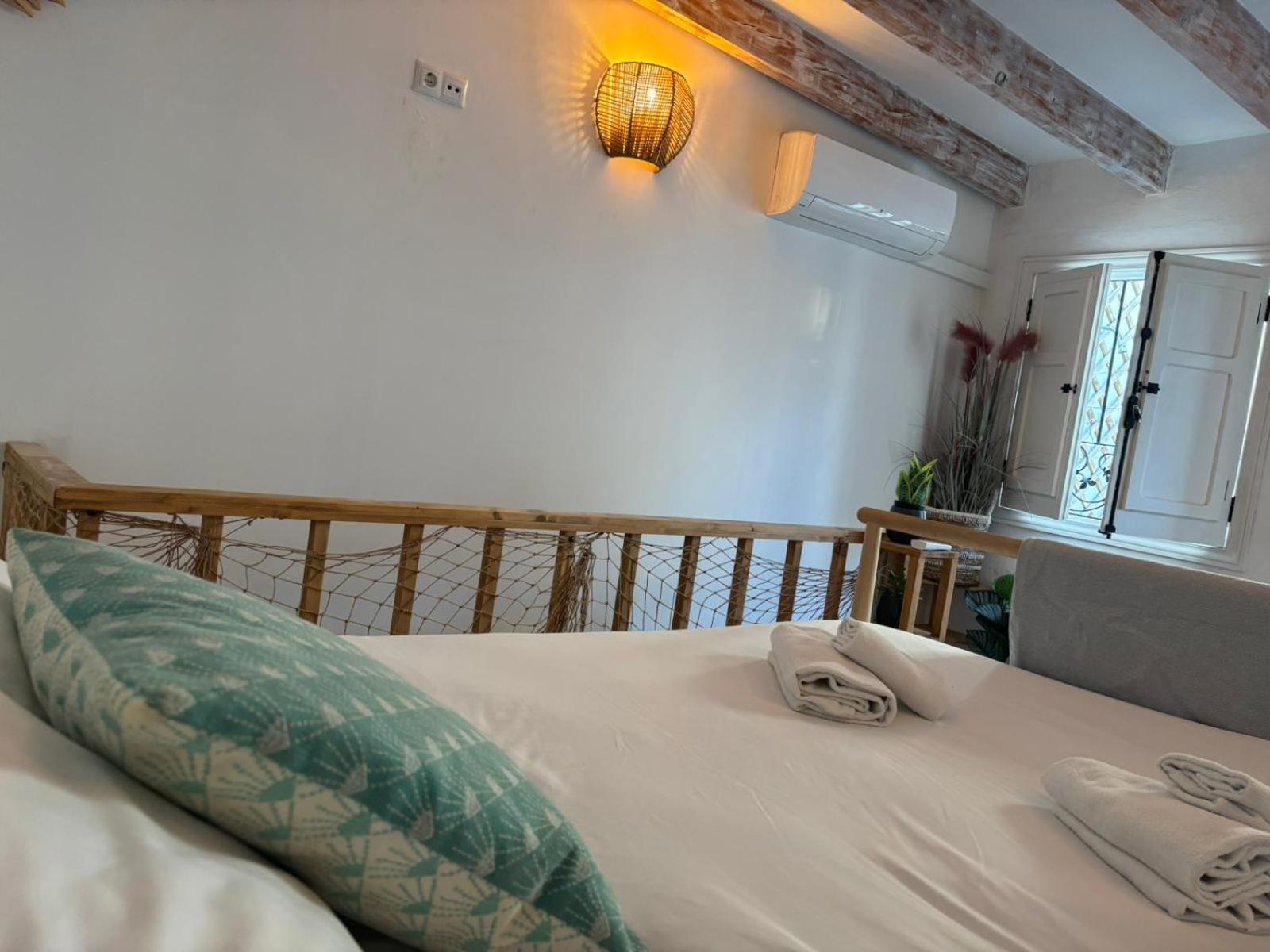 Private Terrace-Romantic-Sea, Castle Views-Central อาลิกันเต ภายนอก รูปภาพ